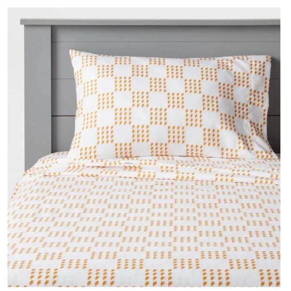 Pillowfort Kids Yellow Full Microfiber Sheet Set - Picture 1 of 3